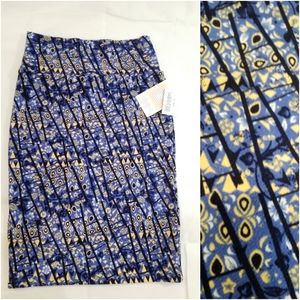 ⭐️4/$20 Lularoe Cassie Blue Floral Skirt